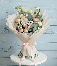 Букет цветов из:  Розы и Лизиантусы в Куруше