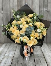 Букет цветов из:  Розы и Лизиантусы в Куруше