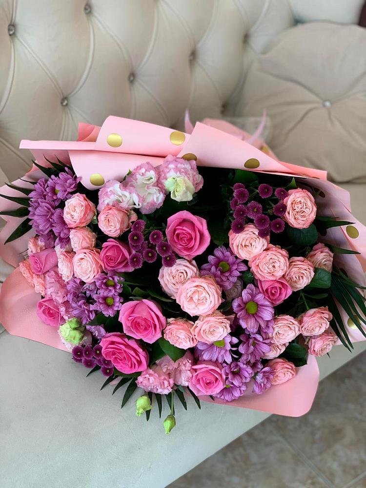 Букет цветов из: Хризантемы, Розы и Лизиантусы в Куруше