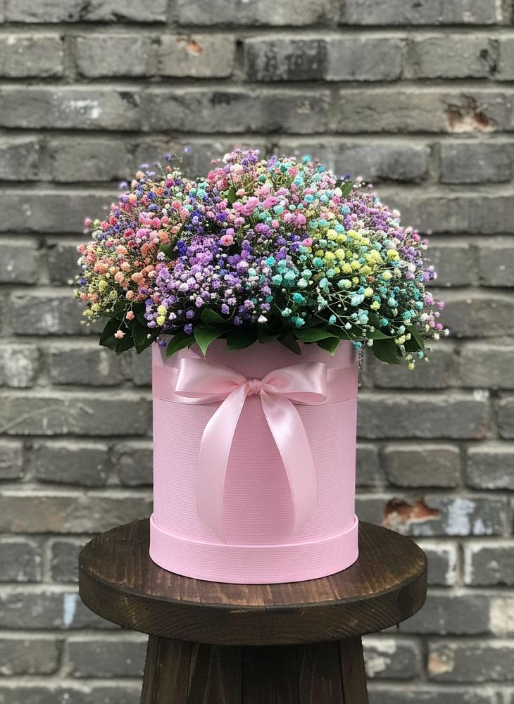 Цветочная композиция из Гипсофила и Розы в шляпной коробке в Куруше