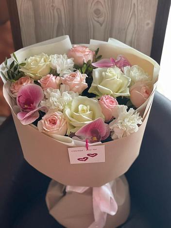 Букет цветов из: Орхидеи, Розы и Гвоздики в Куруше