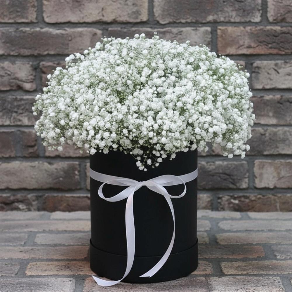 Цветочная композиция из Гипсофила в шляпной коробке в Куруше