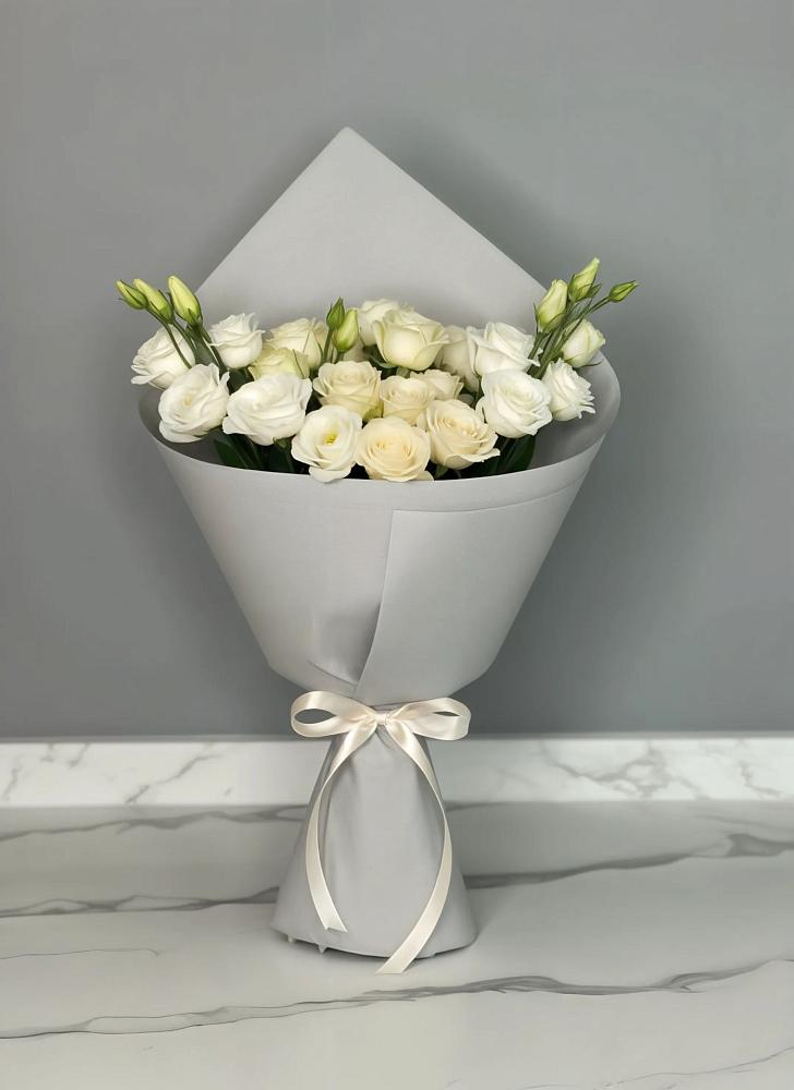 Букет цветов из: Розы и Лизиантусы в Куруше