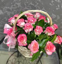 Цветочная композиция из Розы в корзине в Куруше