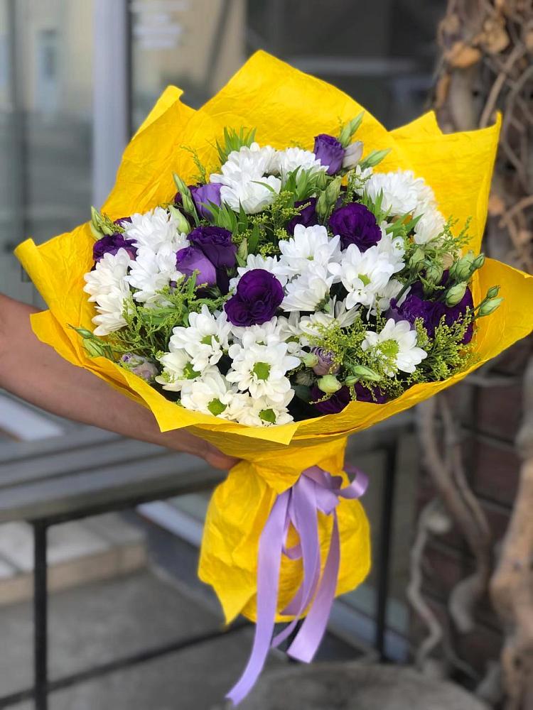 Букет цветов из: Ирисы, Хризантемы и Ромашки в Куруше