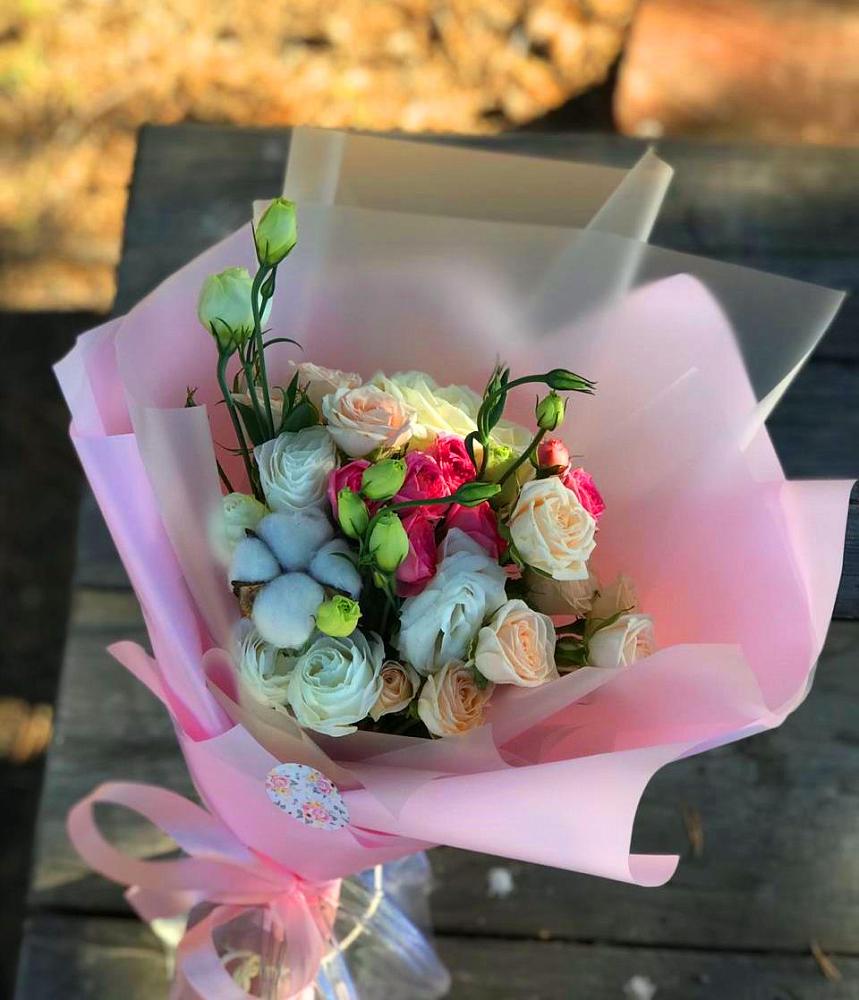 Букет цветов из: Розы и Лизиантусы в Куруше