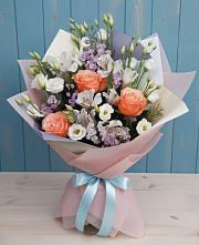 Букет цветов из:  Лизиантусы, Розы, Альстромерии и Гипсофила в Куруше