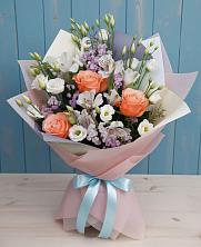 Букет цветов из:  Лизиантусы, Розы, Альстромерии и Гипсофила в Куруше