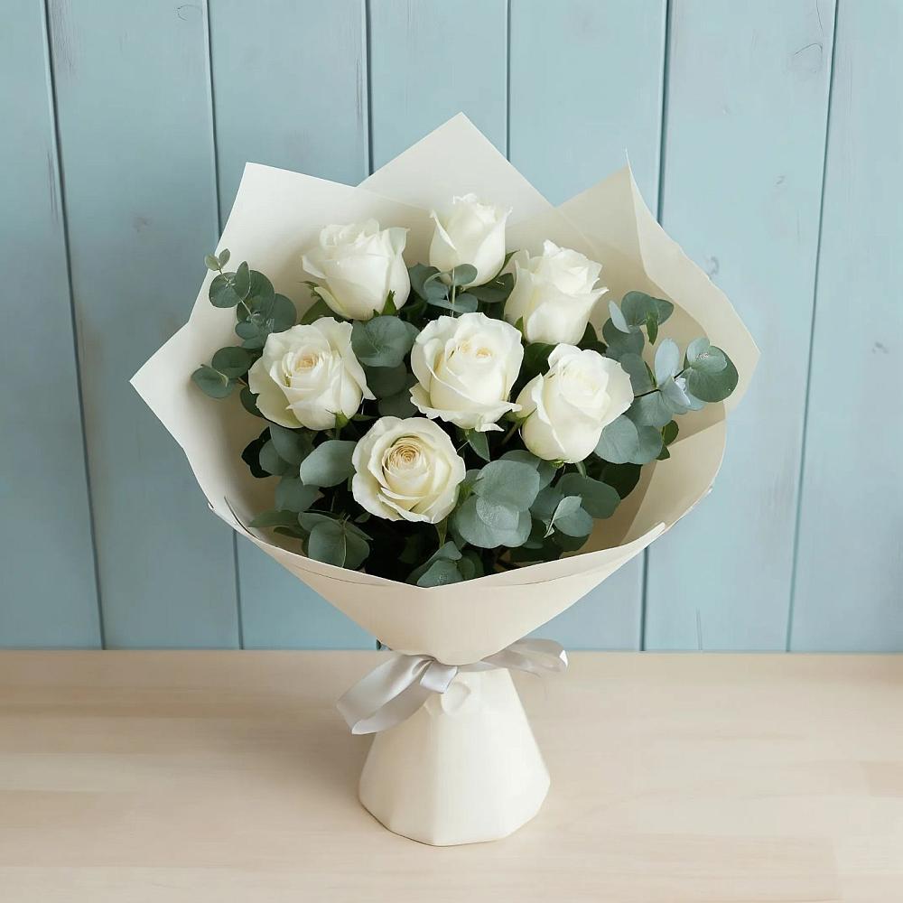 Букет Белые розы в Эвкалипте в Куруше