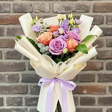 Букет цветов из:  Лизиантусы и Розы в Куруше