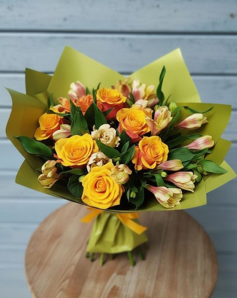 Букет цветов из: Альстромерии и Розы в Куруше
