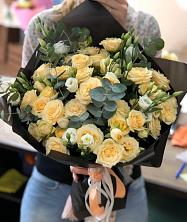 Букет птица счастья в Куруше Букет цветов из: Розы и Лизиантусы в Куруше