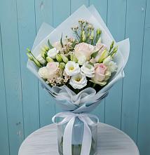 Букет цветов из:  Розы и Лизиантусы в Куруше