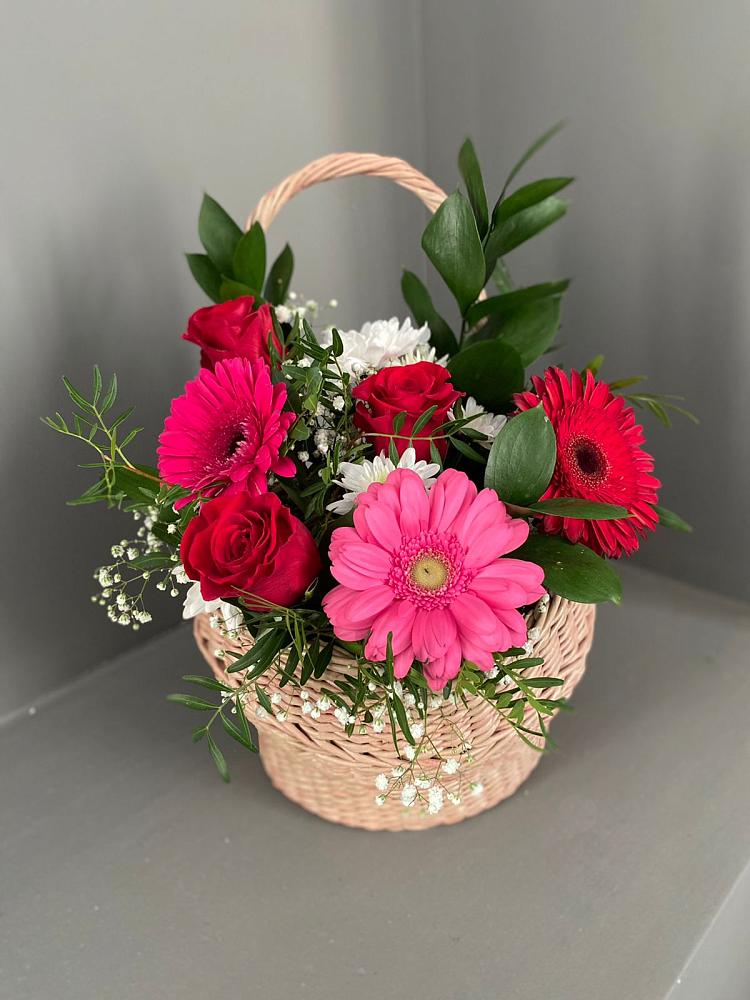 Цветочная композиция из Розы, Хризантемы и Герберы в корзине в Куруше