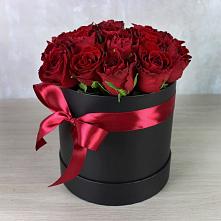 Цветочная композиция из Розы в шляпной коробке в Куруше