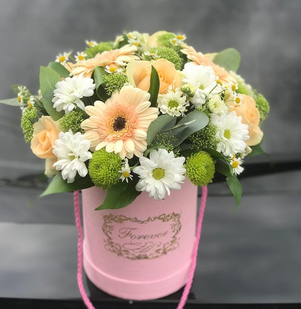 Цветочная композиция из Розы, Герберы и Хризантемы в шляпной коробке в Куруше