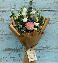 Букет цветов из:  Розы и Лизиантусы в Куруше