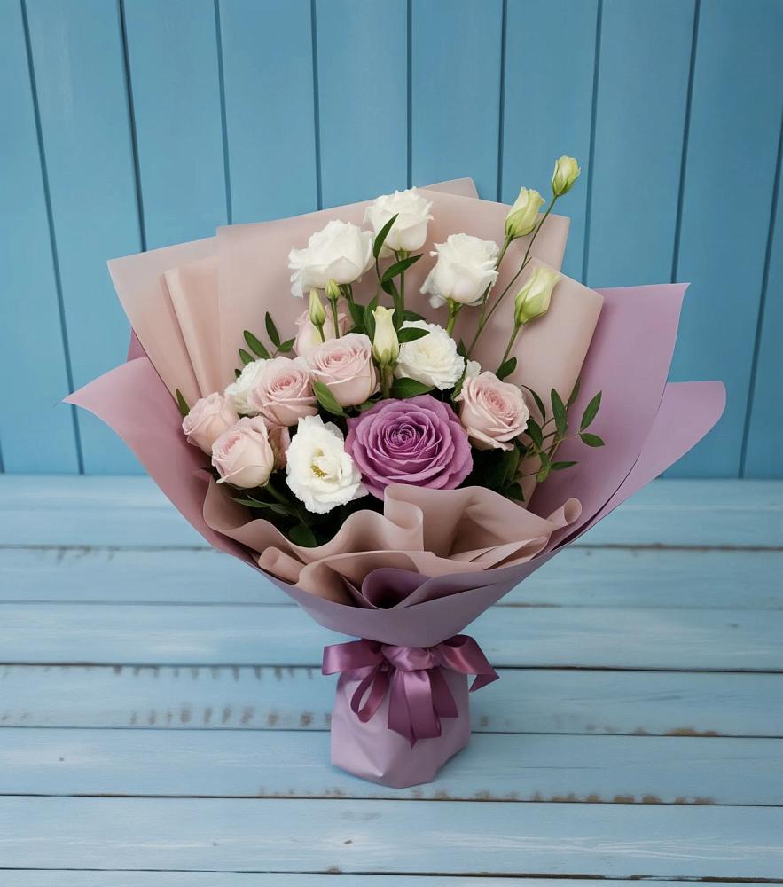 Букет цветов из: Розы и Лизиантусы в Куруше